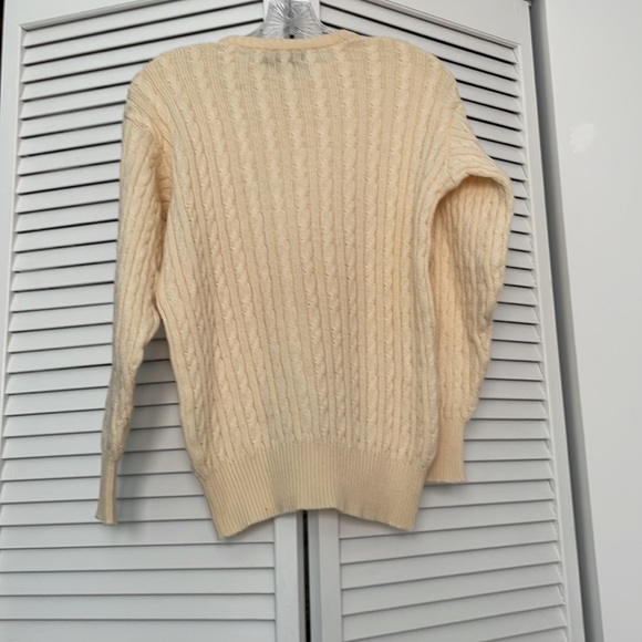 JAEGER 100% Wool cable knit sweater. In like new condition. Size Medium - Picture 4 of 4